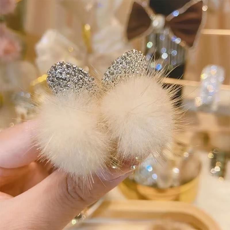 T92轻奢闪钻樱桃毛球小抓夹