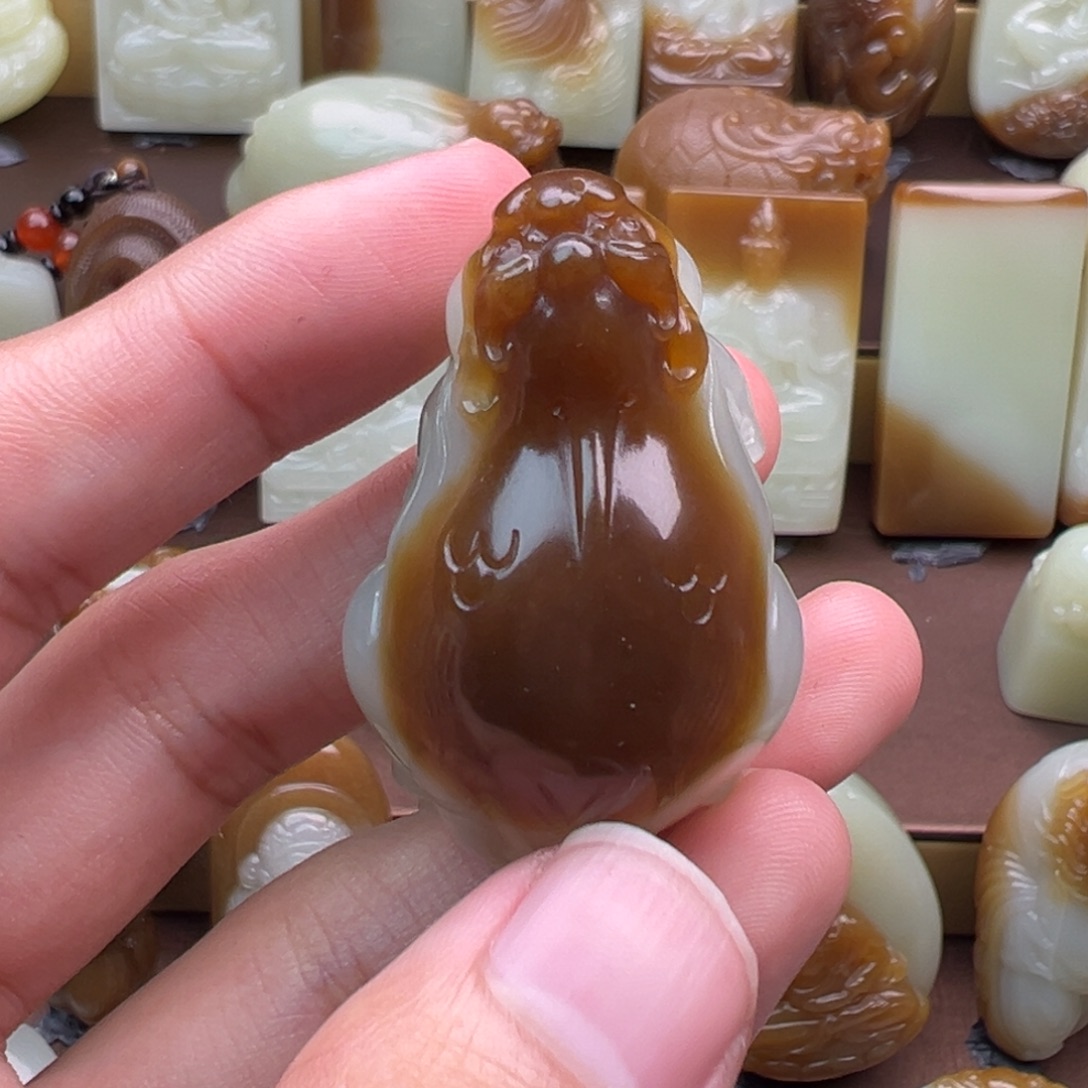吉***泰和田玉（糖玉）未镶嵌颈饰