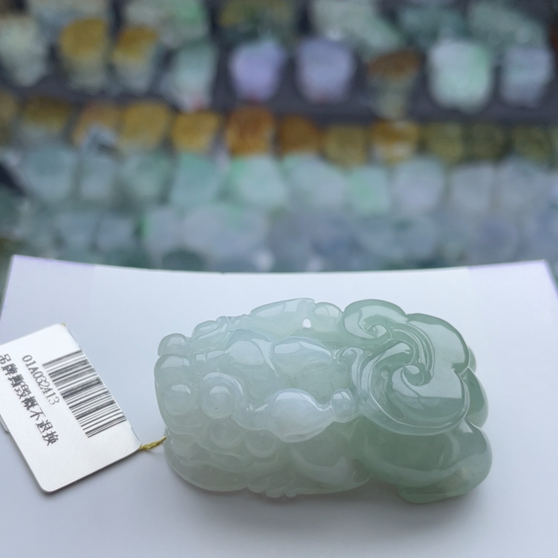 翡翠未镶嵌颈饰貔貅