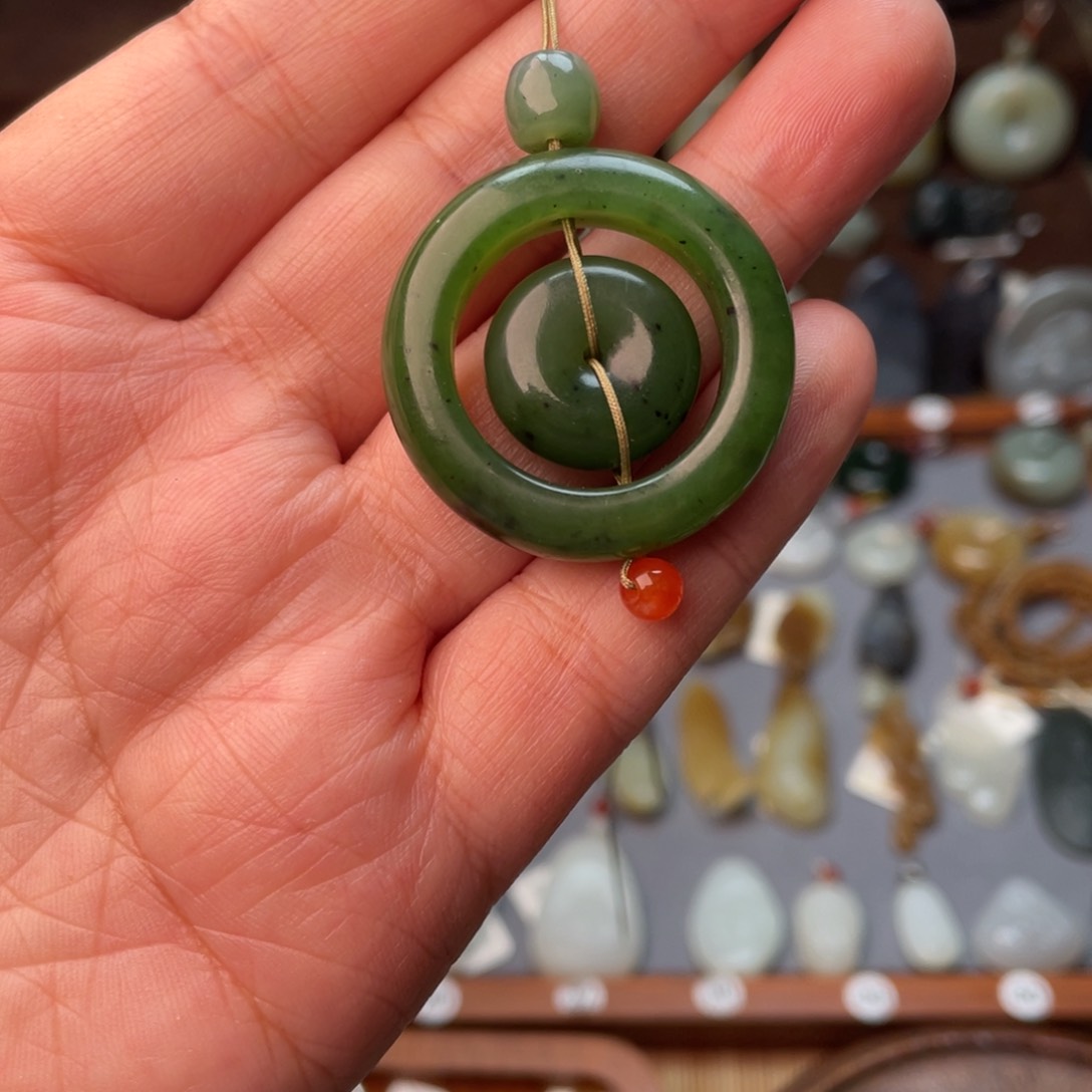 颈饰未镶嵌和田玉