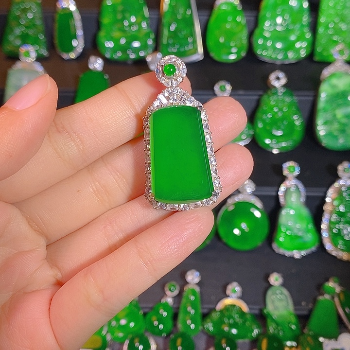 翡翠银S925镶嵌颈饰是