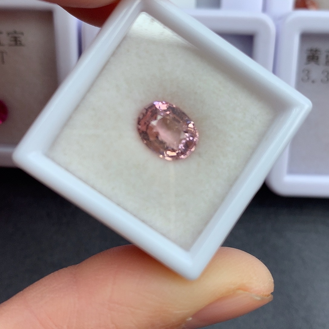 红色碧玺2.13克拉裸石未镶嵌