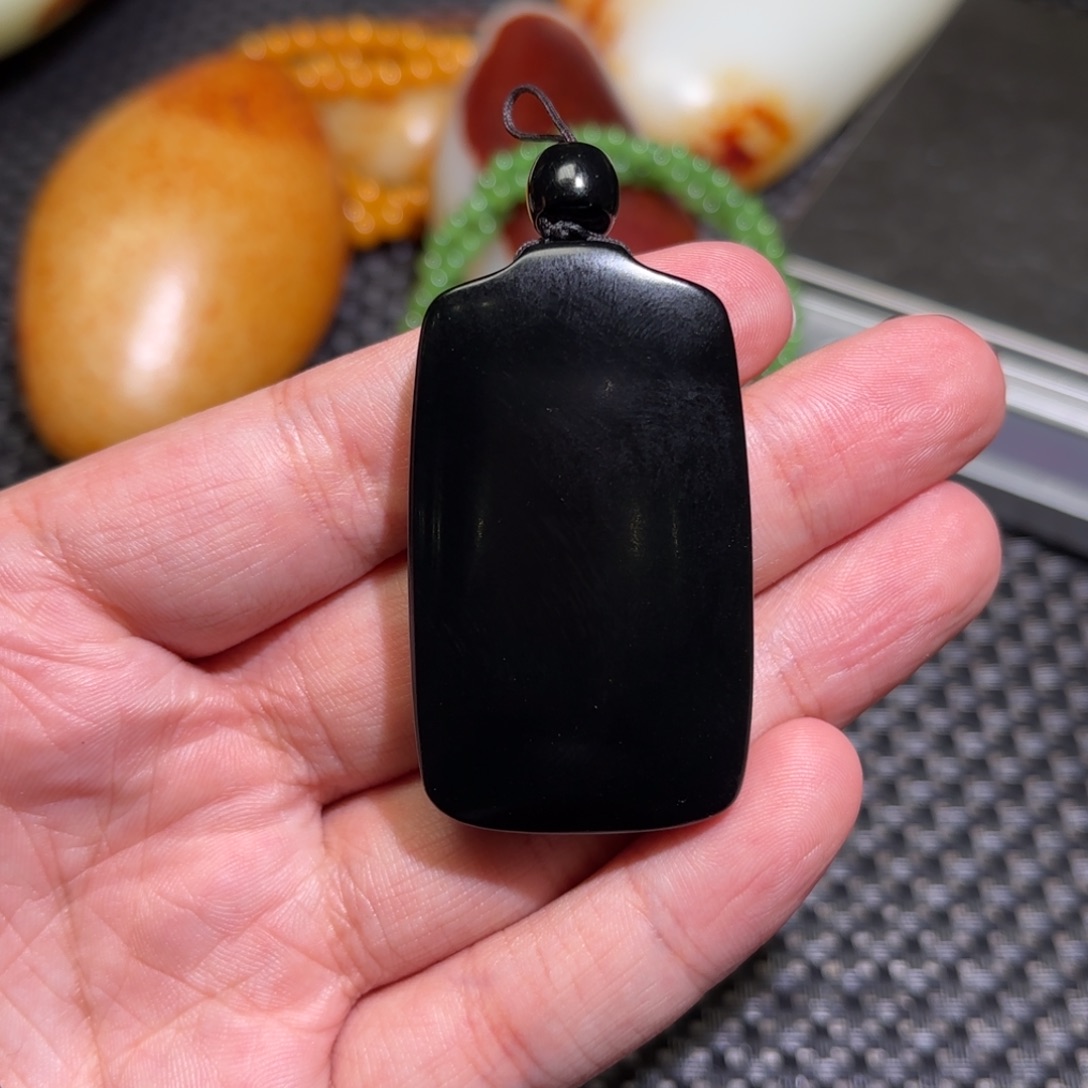 和田玉未镶嵌把件