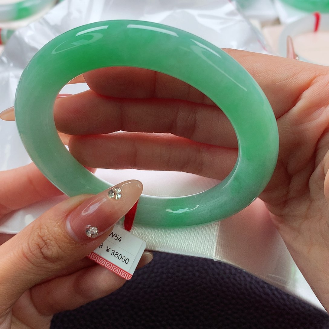 翡翠手镯未镶嵌56.57.58甜阳绿胖圆 超强推 底妆好