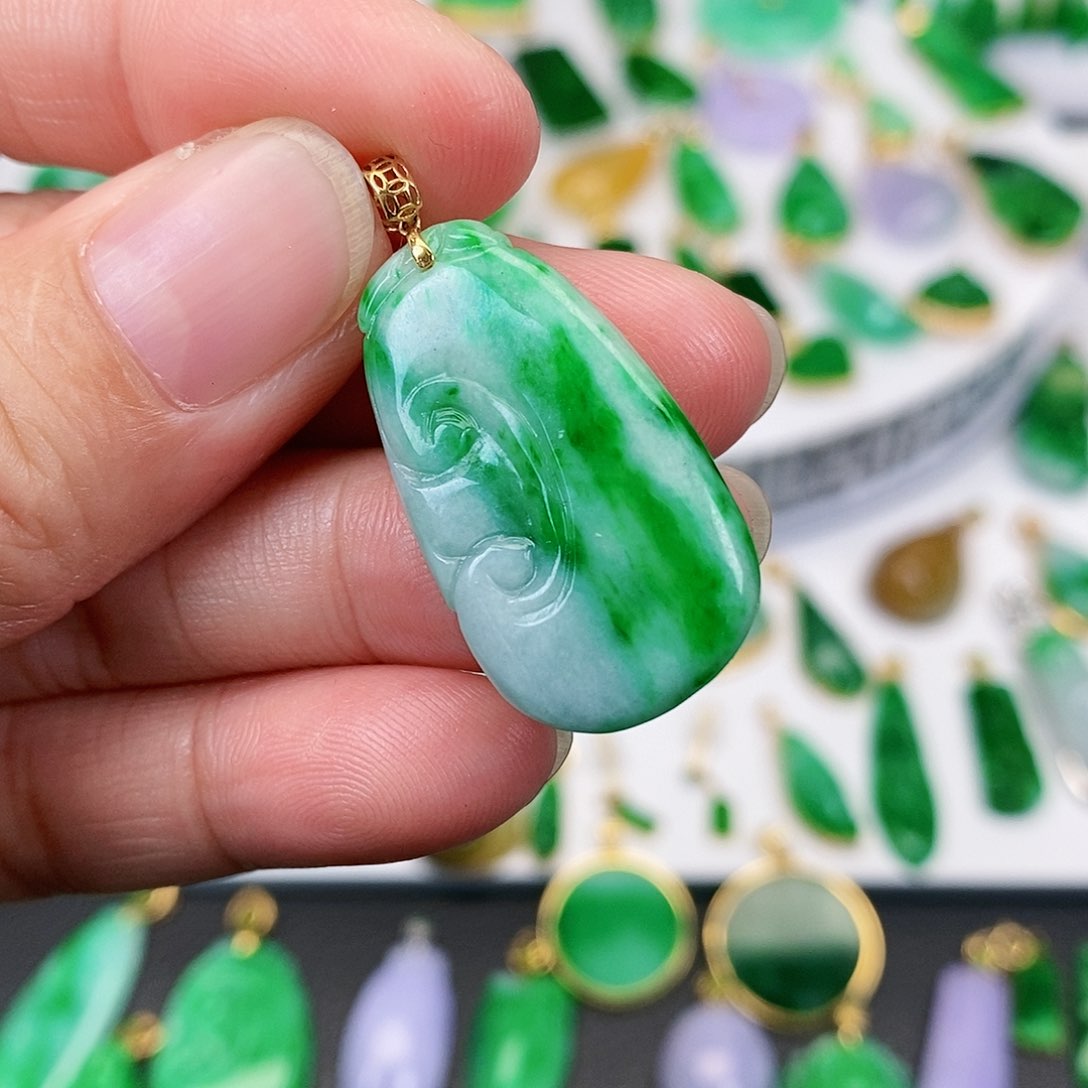 翡翠吊坠(不含链)18K金镶嵌