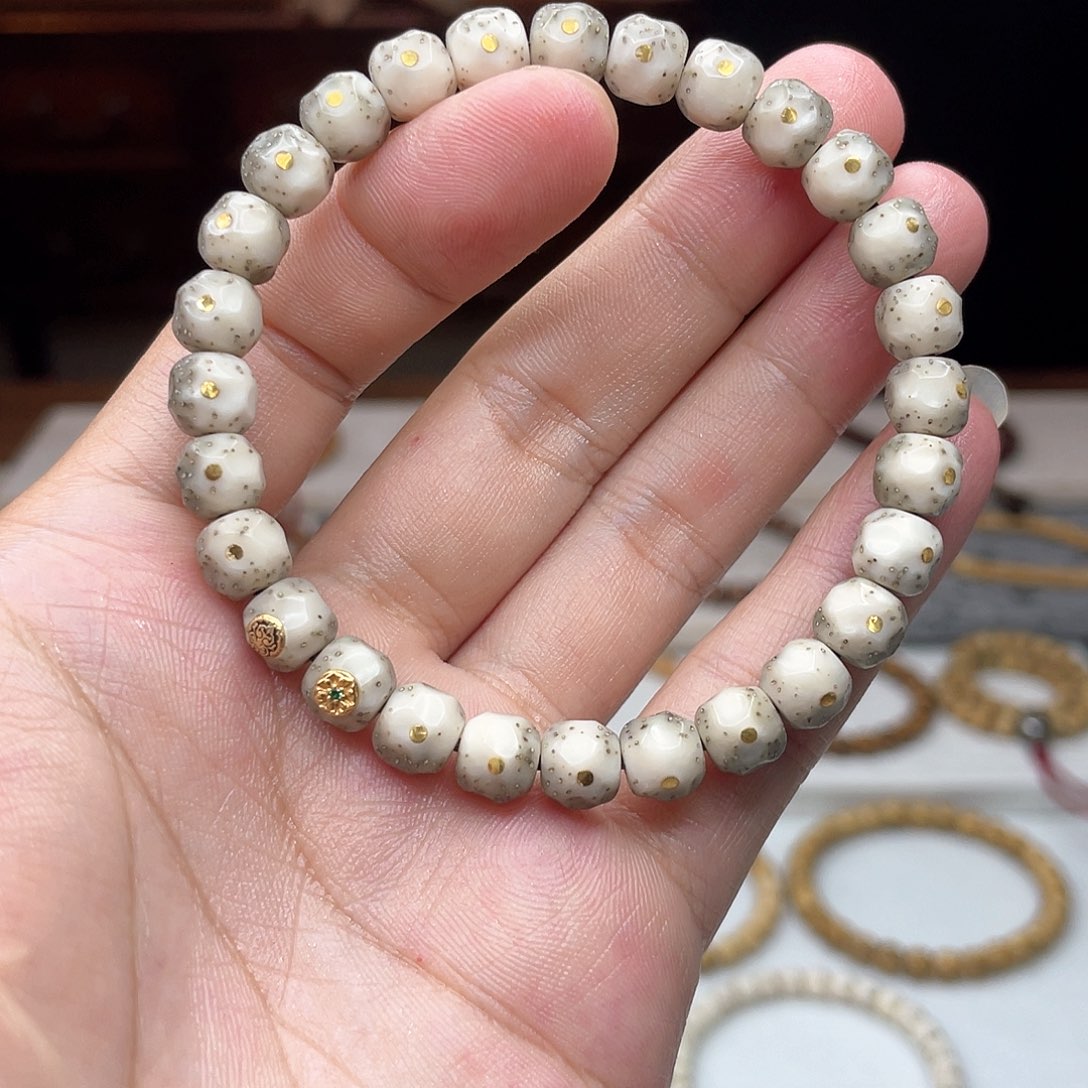 星月菩提手串满金钉