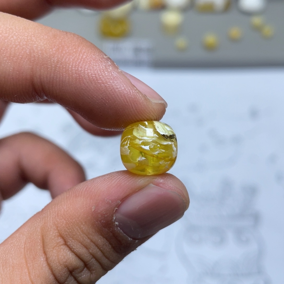 琥珀珠宝奇石未镶嵌