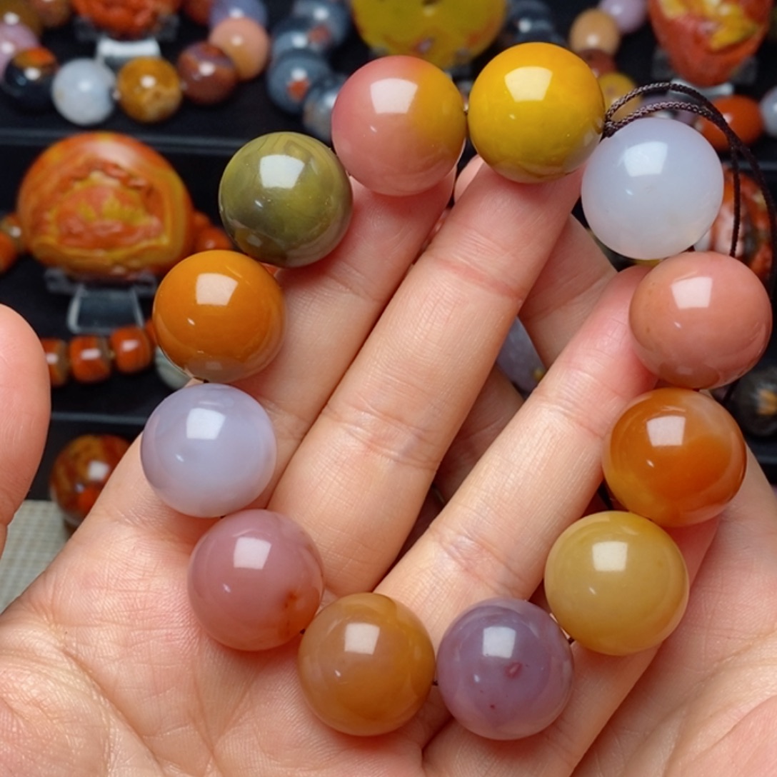 玛瑙/玉髓战国红未镶嵌刘*团