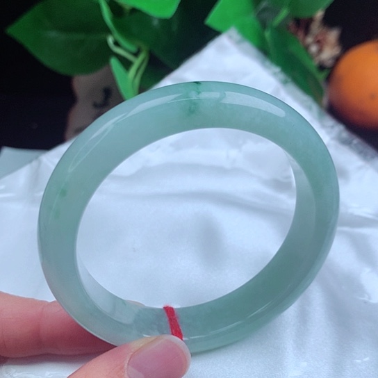 翡翠手镯未镶嵌      正圈57+ 冰飘花