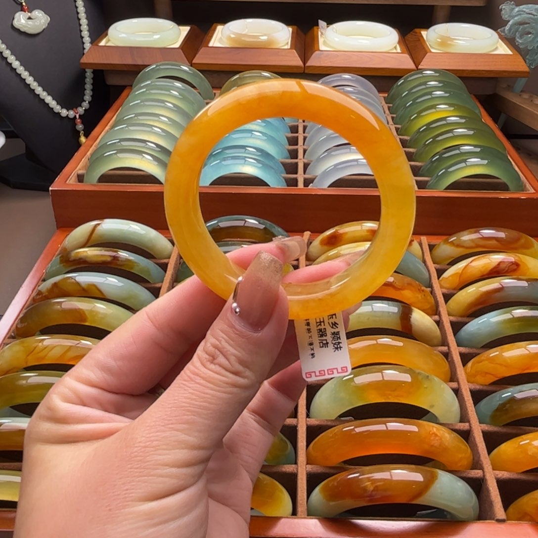 蛇纹石玉手镯未镶嵌