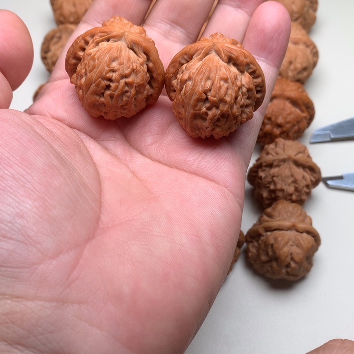 文玩核桃吊坠白狮子35