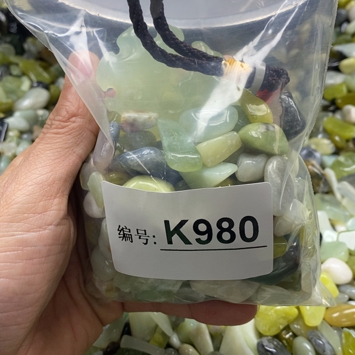 蛇纹石玉鱼缸石未镶嵌