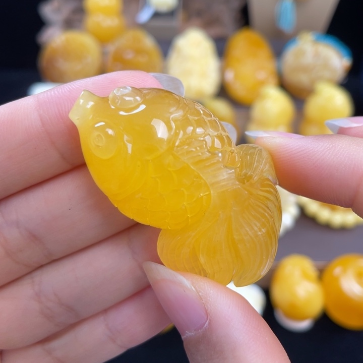 琥珀未镶嵌珠宝奇石