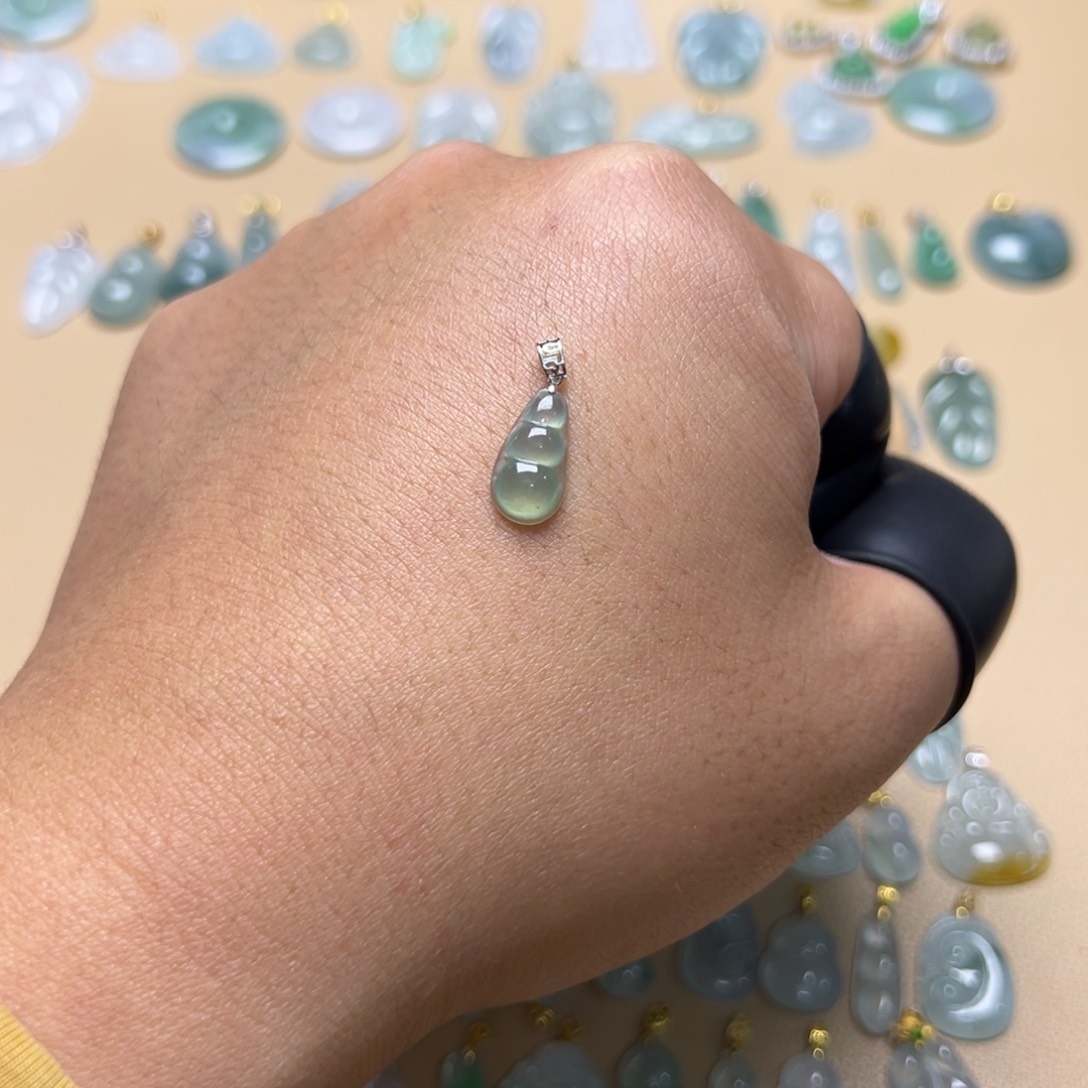 翡翠颈饰18K金镶嵌豆子