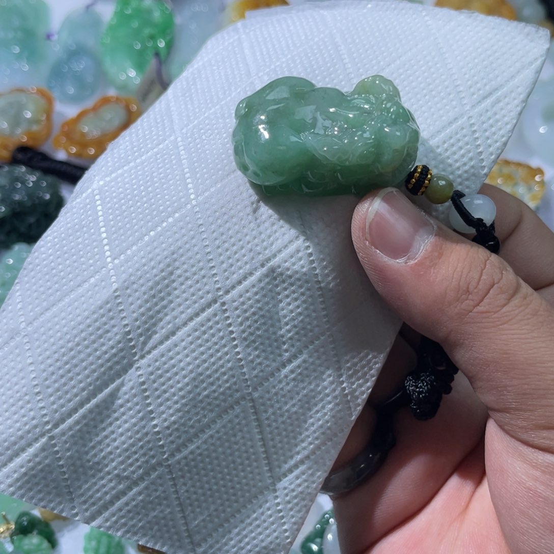 翡翠颈饰未镶嵌天然