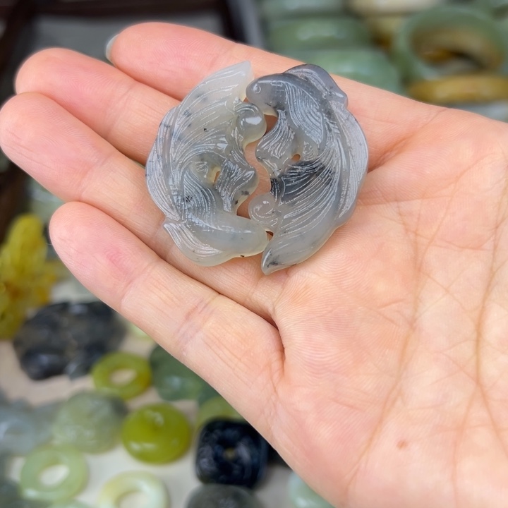 蛇纹石玉未镶嵌颈饰