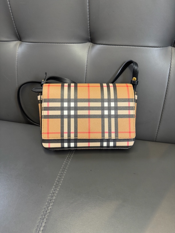 99新 BURBERRY/博柏利 博柏利经典格纹百搭斜挎包