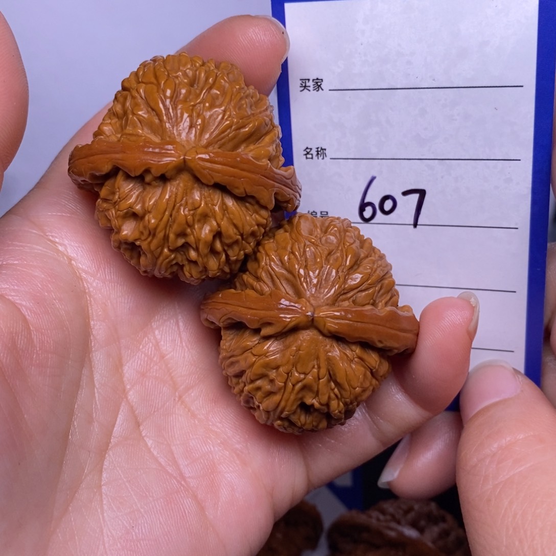 文玩核桃把件607/40.5三角白返油