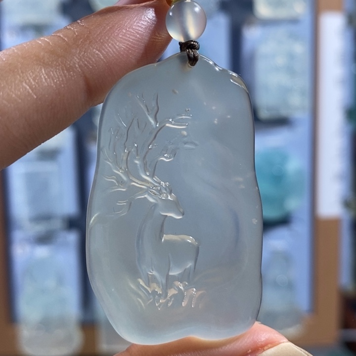 岫玉未镶嵌颈饰吊坠