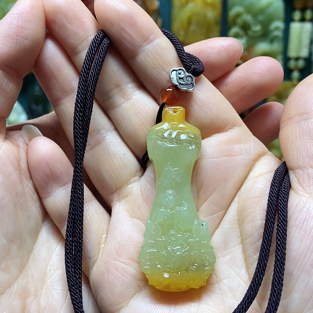 岫玉未镶嵌吊坠(赠链)