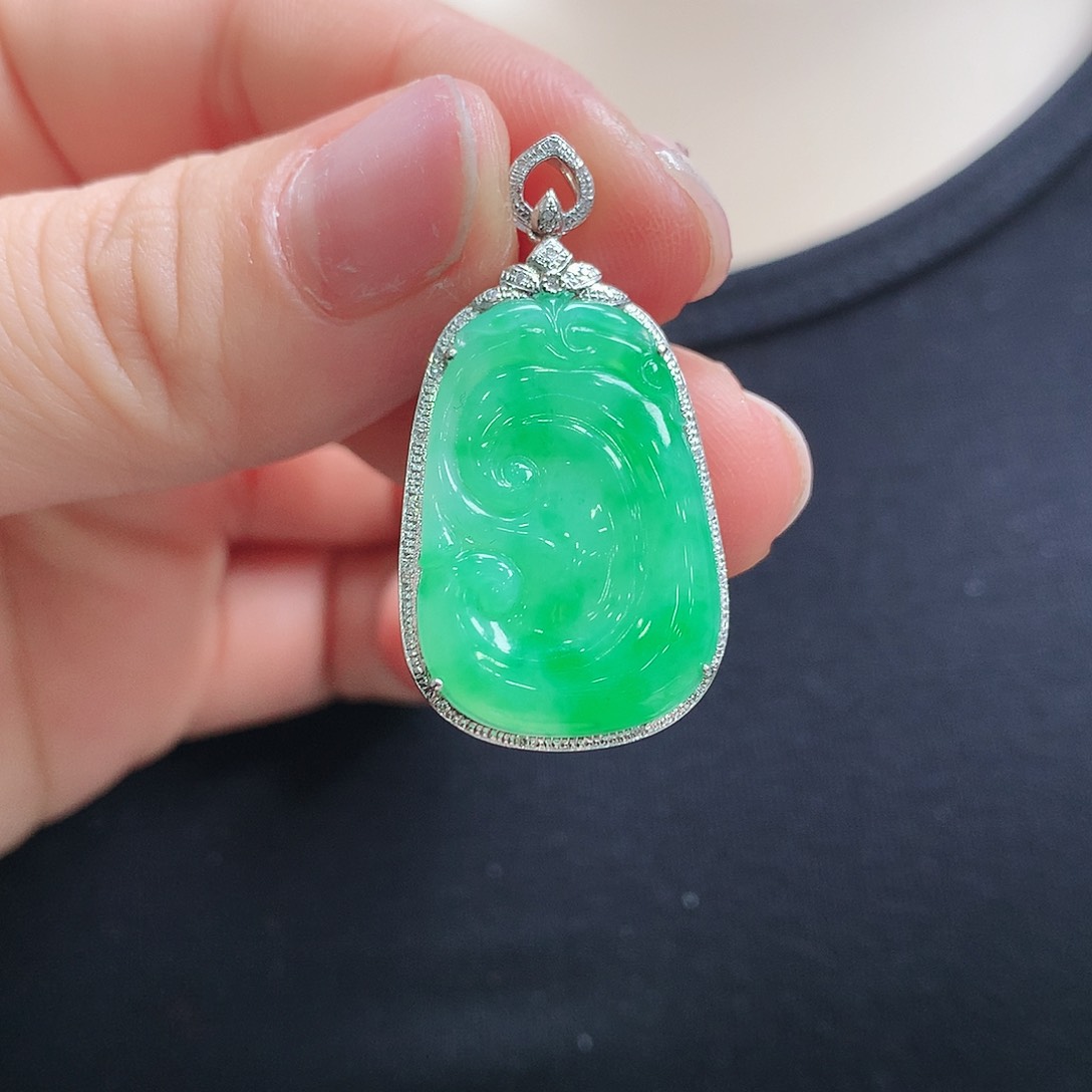 翡翠颈饰18K金镶嵌如意