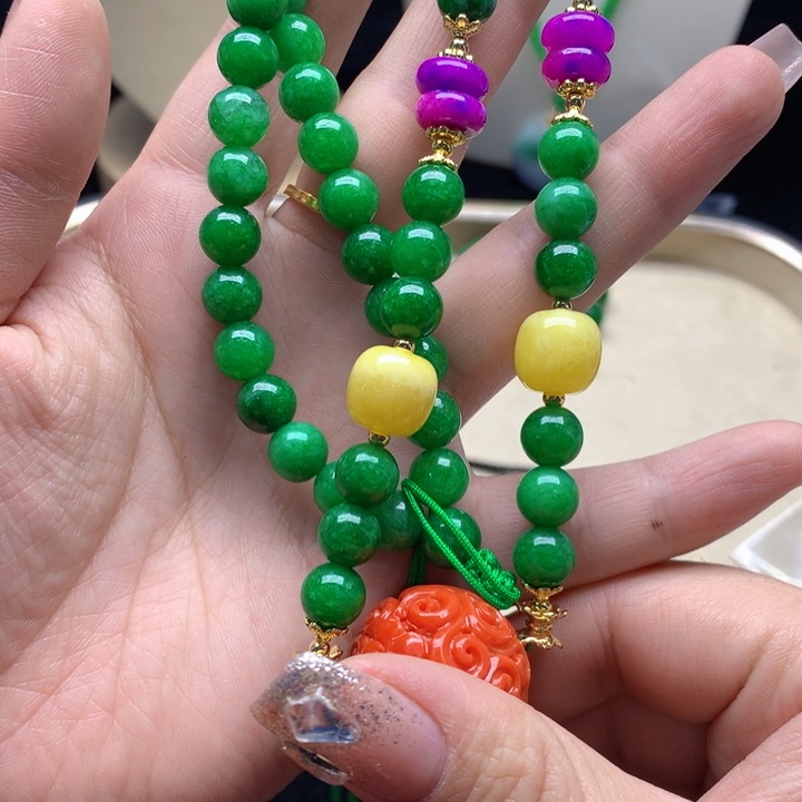 翡翠颈饰未镶嵌吊坠