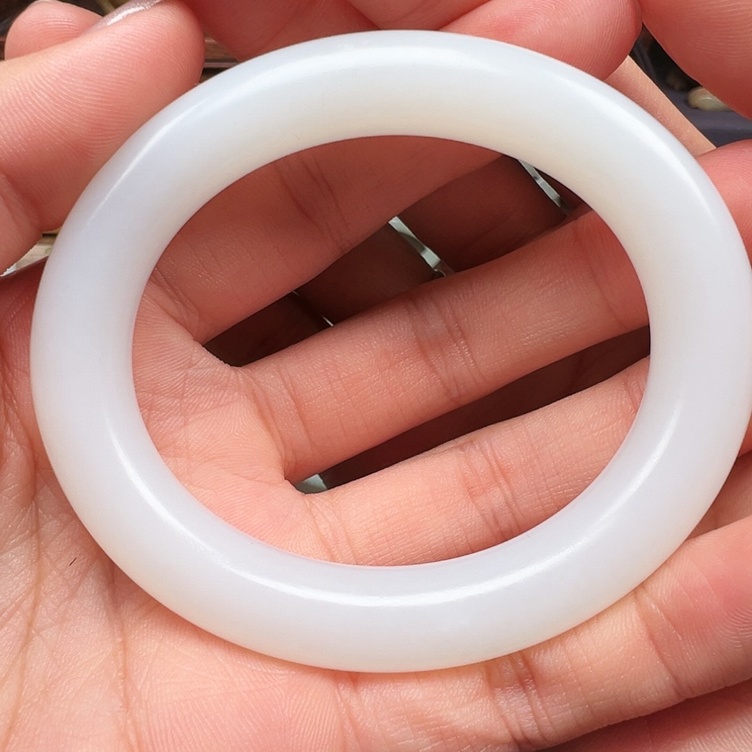 和田玉颈饰未镶嵌玖****）