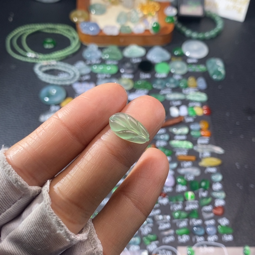 【闪购商品】翡翠挂件未镶嵌叶子