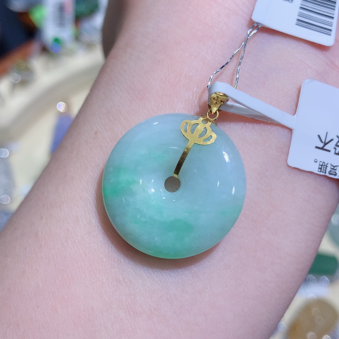 翡翠18K金镶嵌颈饰翡翠