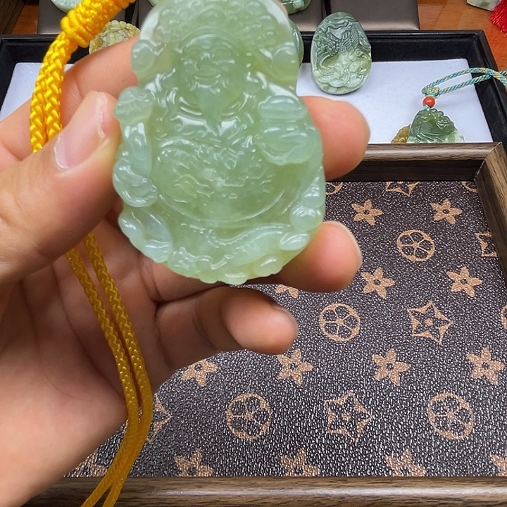 岫玉未镶嵌吊坠(赠链)