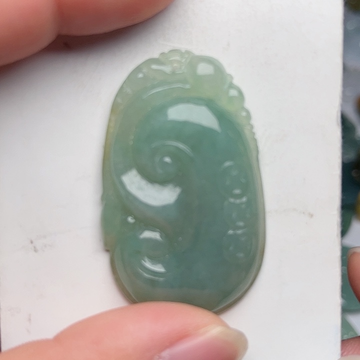 翡翠颈饰未镶嵌如意