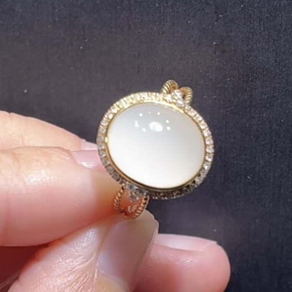 和田玉高冰起荧光白玉猫眼戒指18K金镶嵌