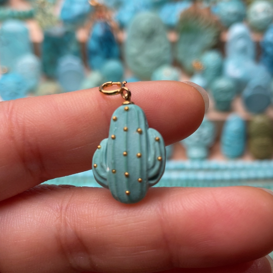 绿松石未镶嵌颈饰