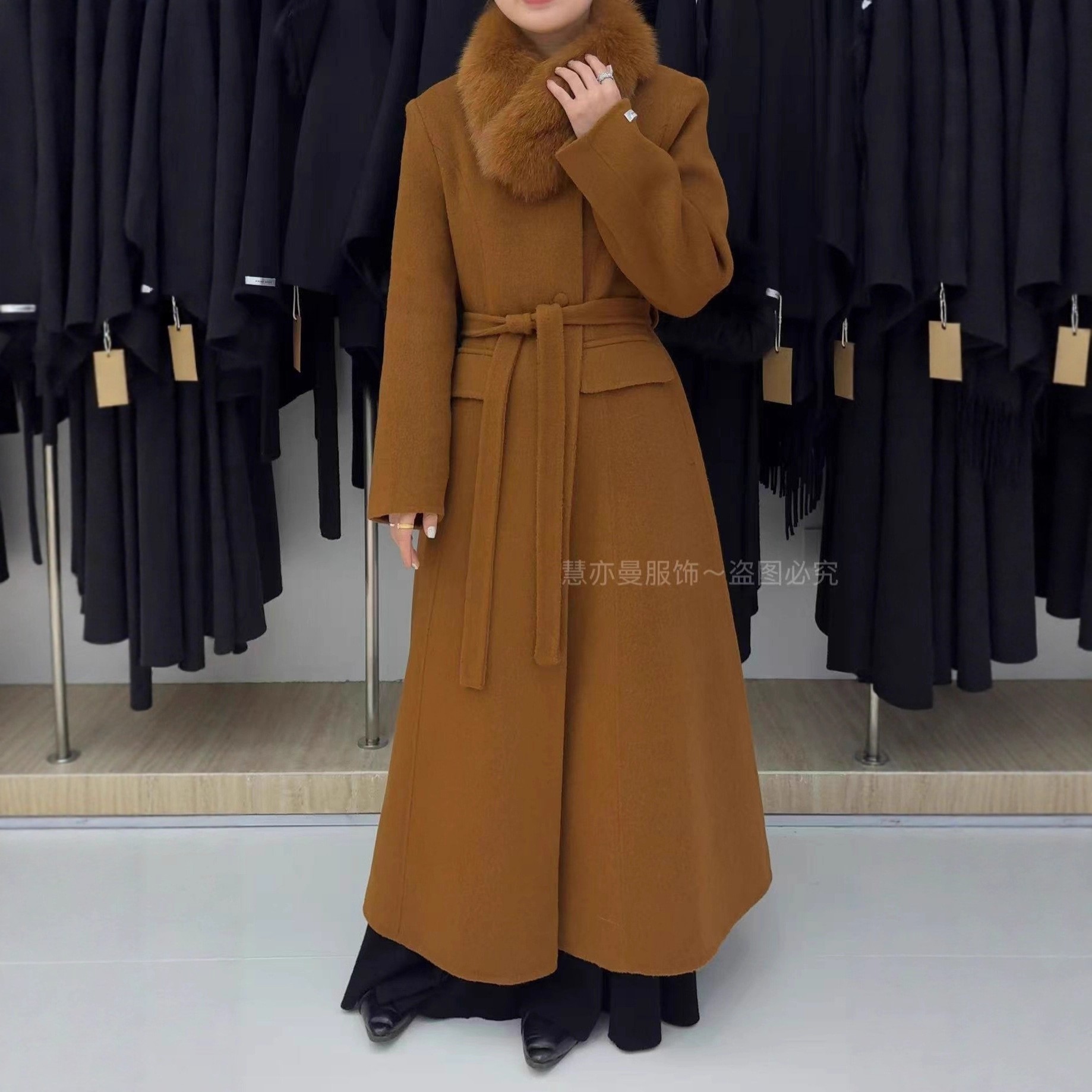 (上新)高端小蛮腰围脖狐狸毛领羊毛大衣2025冬长款修身时尚毛呢