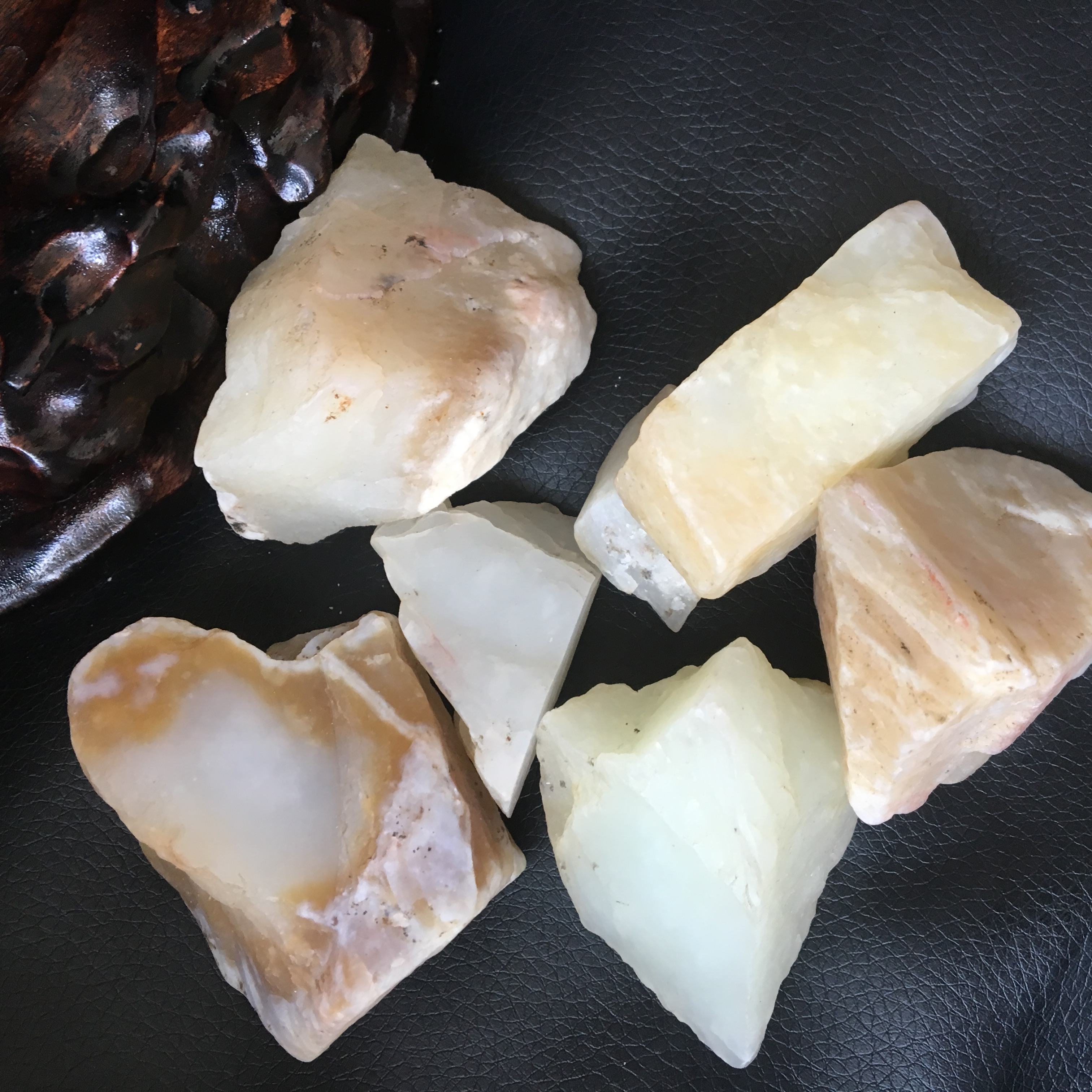 新疆毛料可用于雕刻盆景石