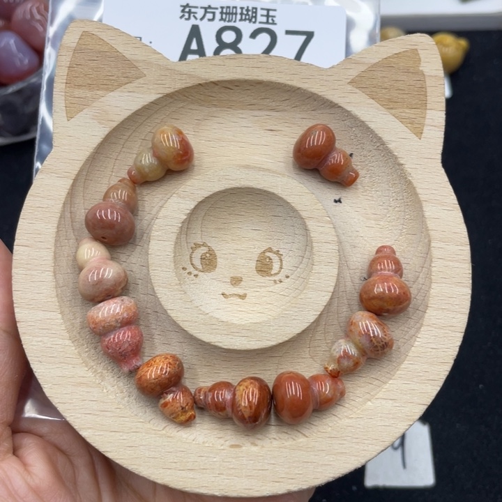 硅化珊瑚（珊瑚玉）颈饰合金