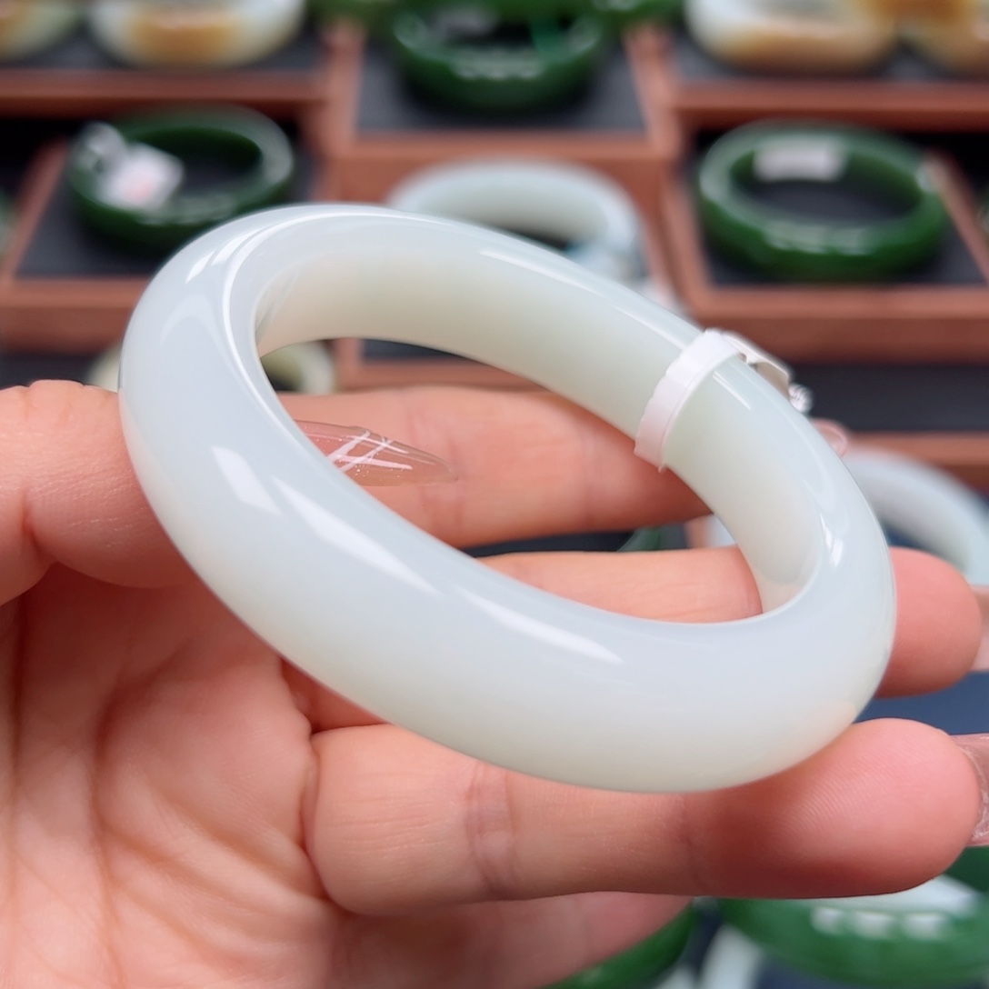 未镶嵌手镯和田玉5556圈口