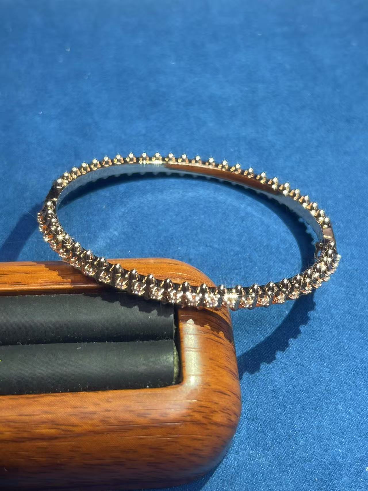 a1272玫色满镶手镯多样性发货