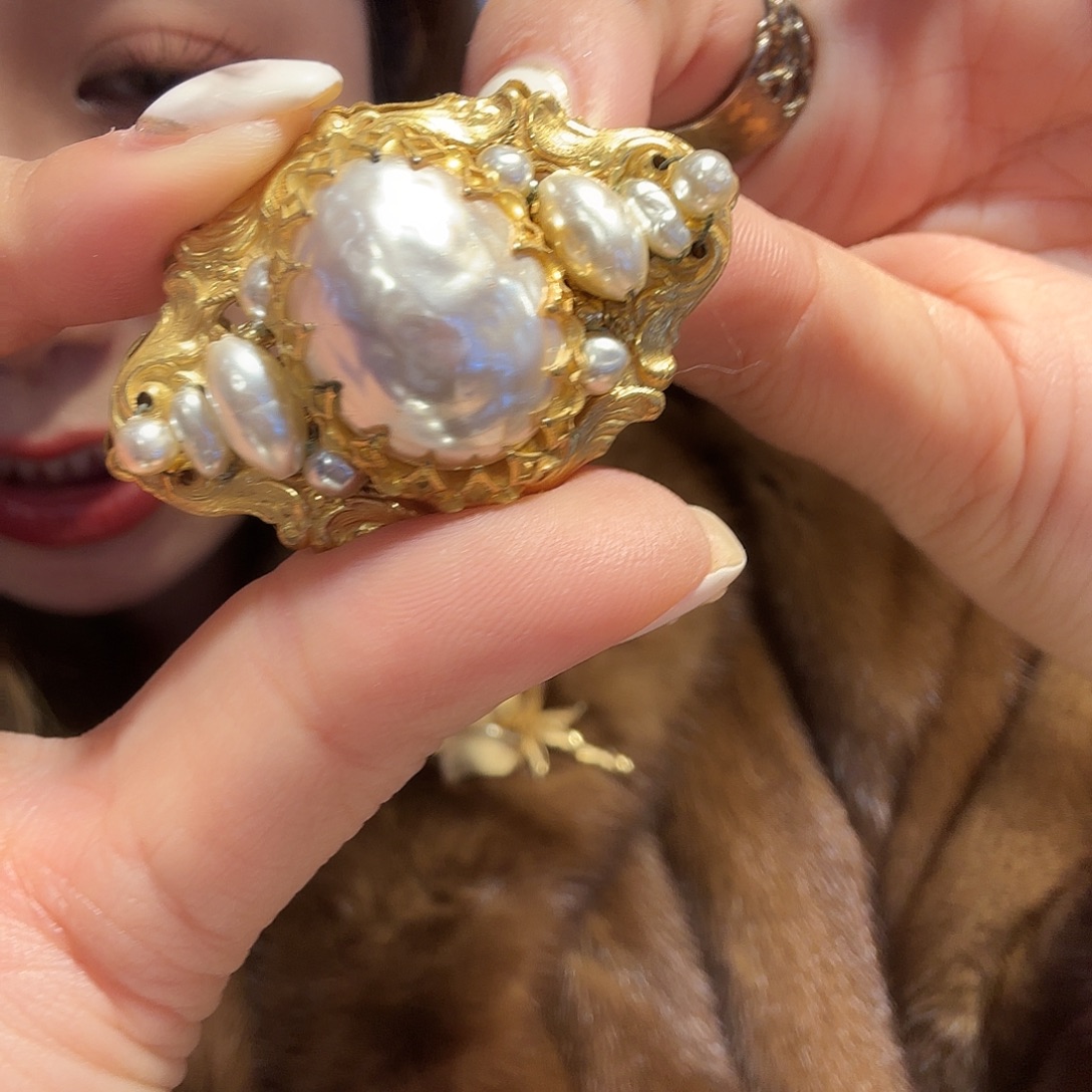 大理石铁合金胸针