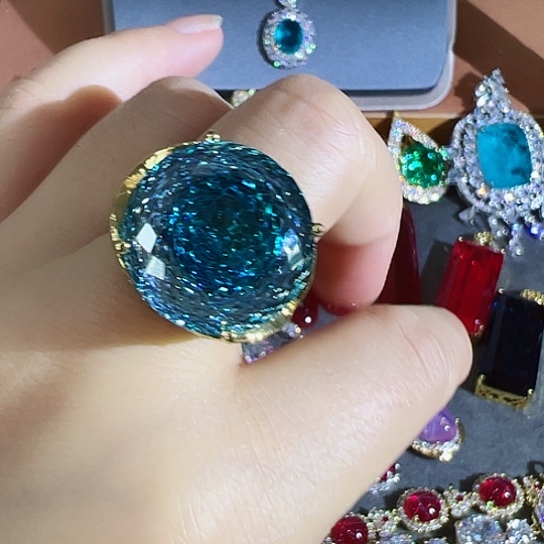 未镶嵌颈饰红宝石