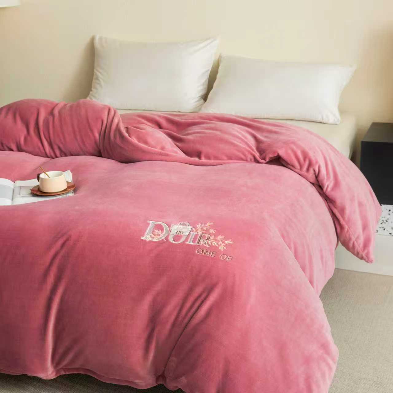 YB不老的爷爷2025秋冬新款牛奶绒刺绣系列单被套zb大牌风33