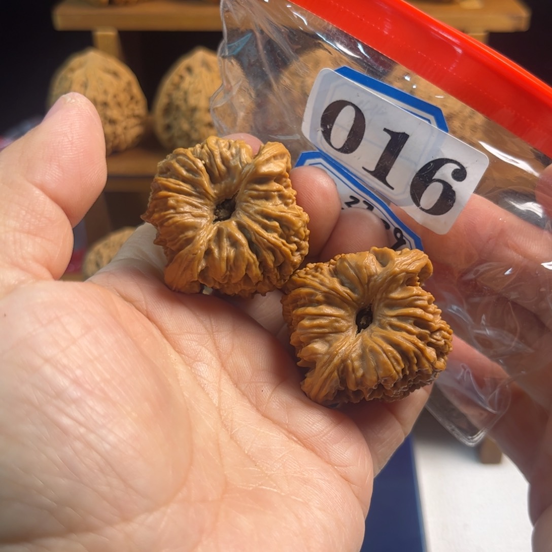 吊坠文玩核桃凹底39