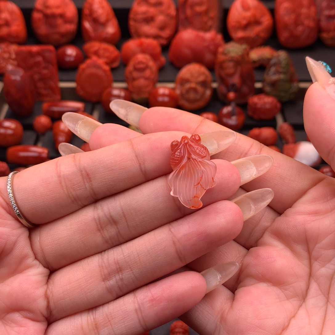 南红玛瑙南红川料冰飘金鱼吊坠15.6mm未镶嵌