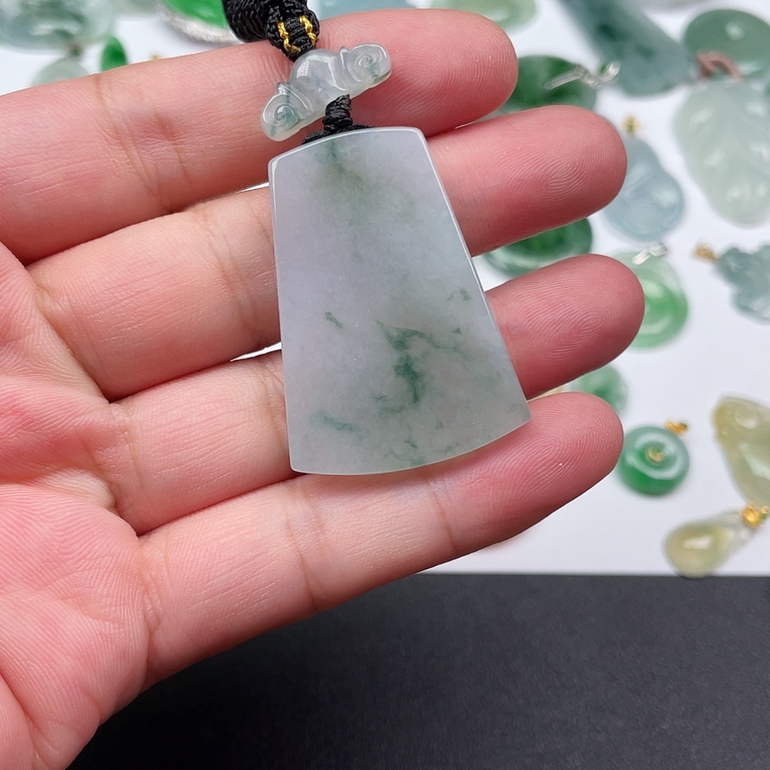 翡翠未镶嵌颈饰挂件