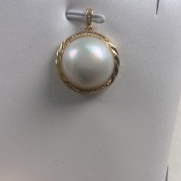 拼合珍珠（马贝珠）颈饰18K金镶嵌