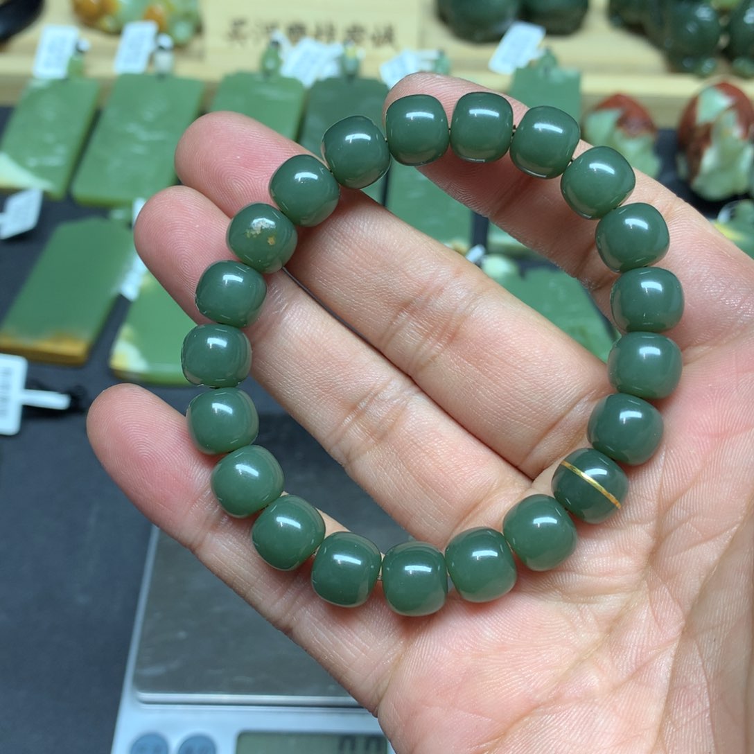 岫岩河磨玉（透闪石质玉）手链未镶嵌福***?