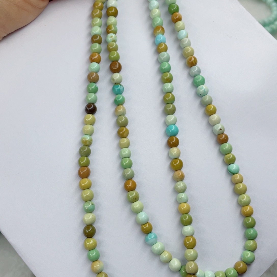 绿松石颈饰未镶嵌