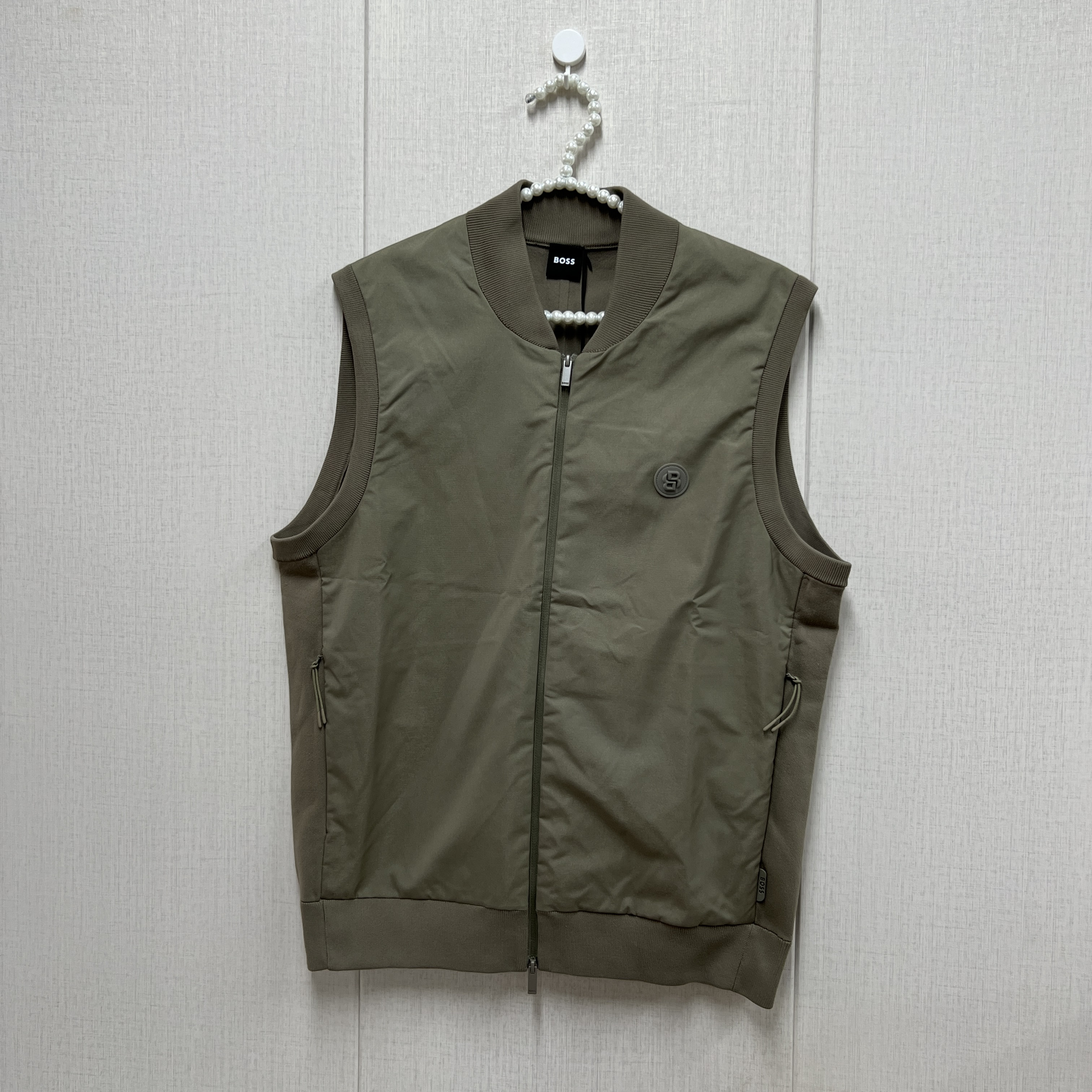 HUGO BOSS/雨果博斯 hu154 军绿色背心马甲 时尚潮流