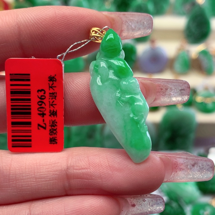翡翠颈饰18K金镶嵌挂件