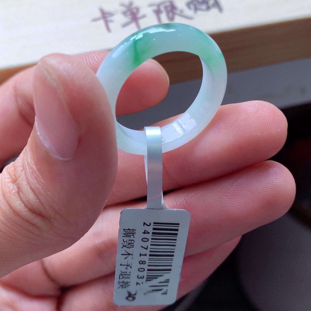 翡翠颈饰未镶嵌吊坠